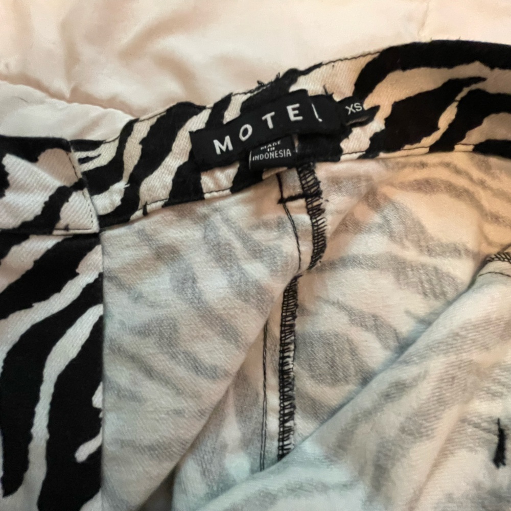 MOTEL ROCKS FLARE ZEBRA PANTS